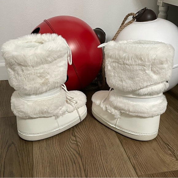 Hello Kitty Shoes Forever 2 Hello Kitty Faux Fur Moon Boots Poshmark